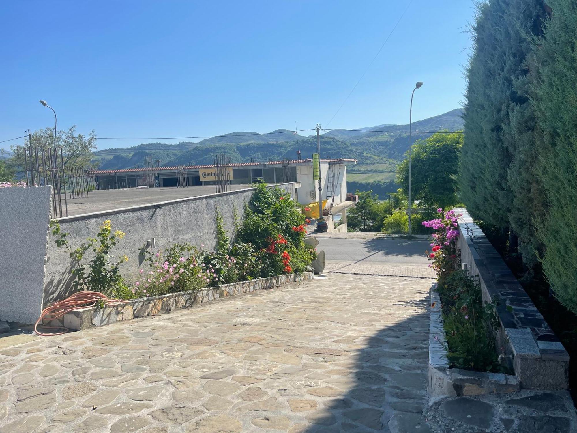 Hotel Latifi Gramsh Εξωτερικό φωτογραφία