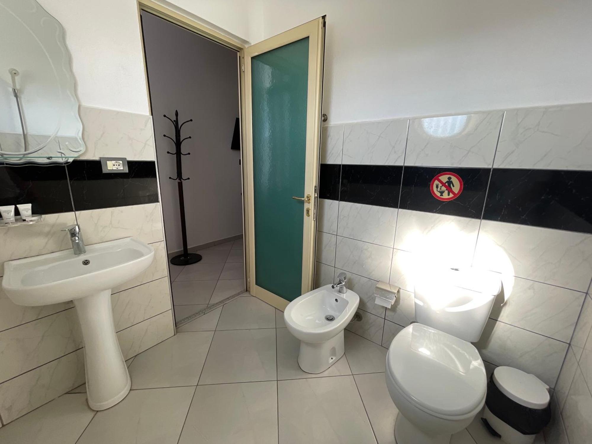 Hotel Latifi Gramsh Εξωτερικό φωτογραφία